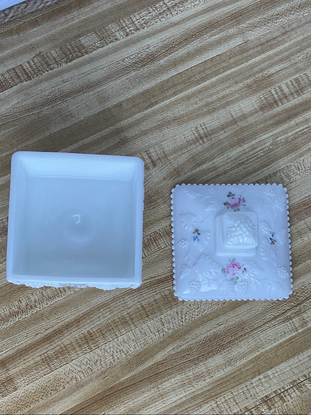 Vintage Westmoreland White Milk Glass Trinket Box with Pink Rose - Picture 6 of 8